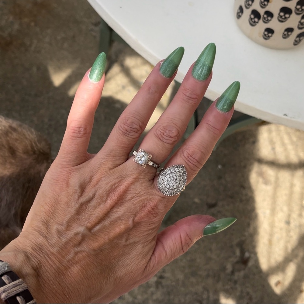 Cat Eye Green Glitter Artificial Nails